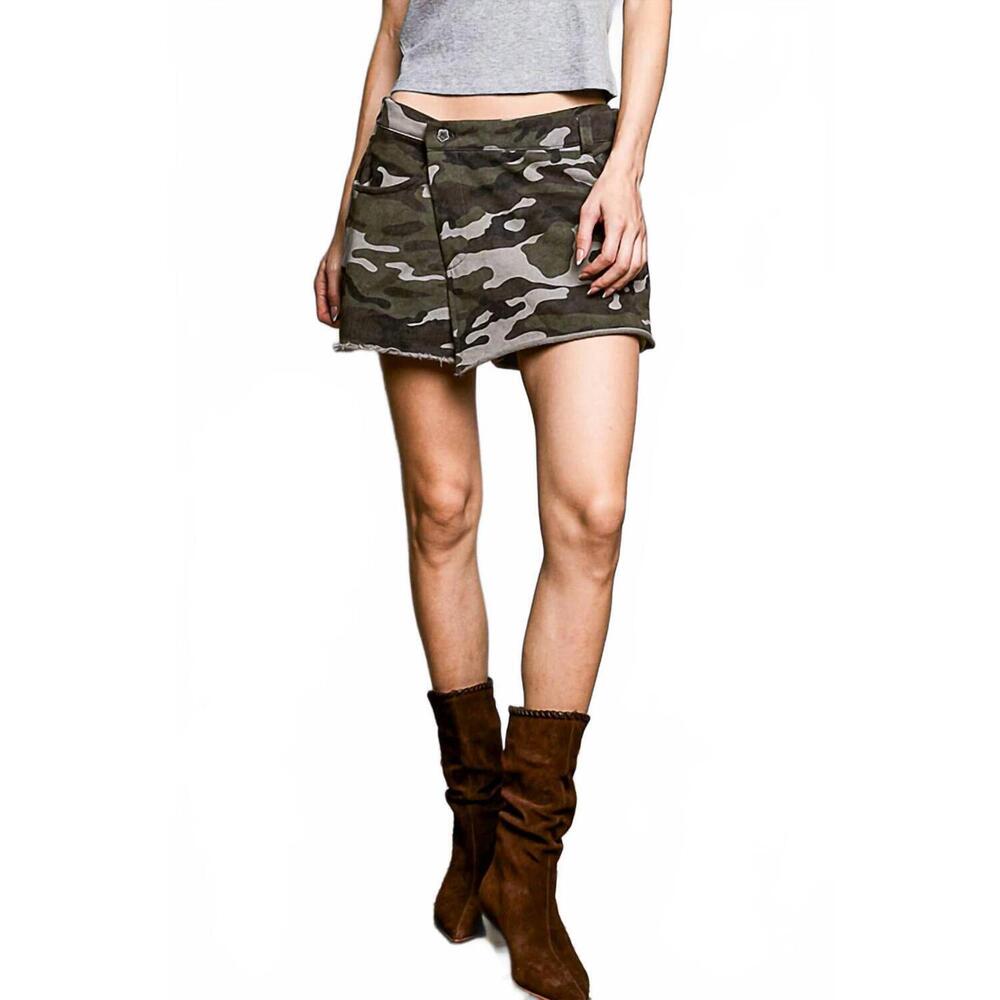 NEW POL camo mini skort in green